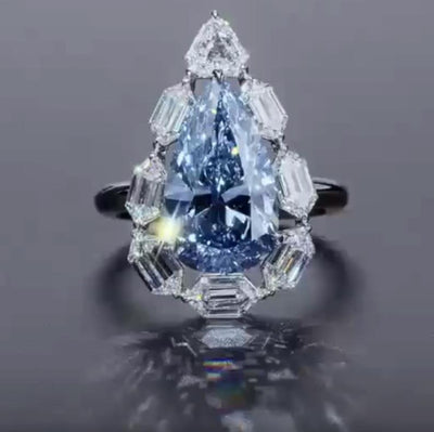 Anillo de Diamante Azul Sintético Talla Gota de Agua en Plata 925