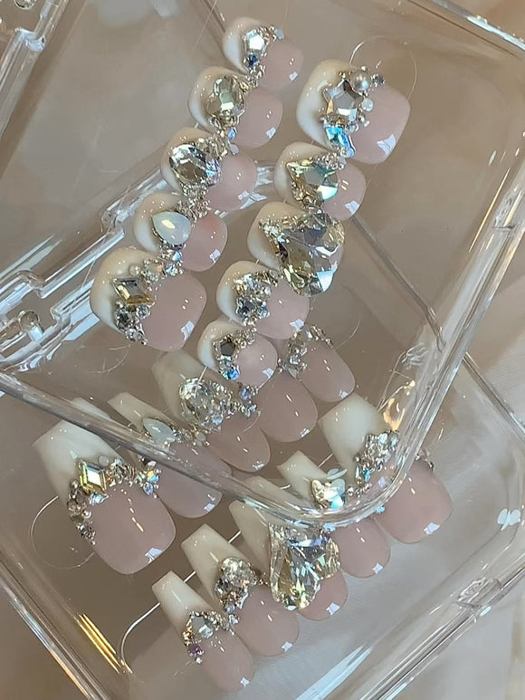 Armadura Clásica Francesa Blanca con Detalles Dorados Personalizable