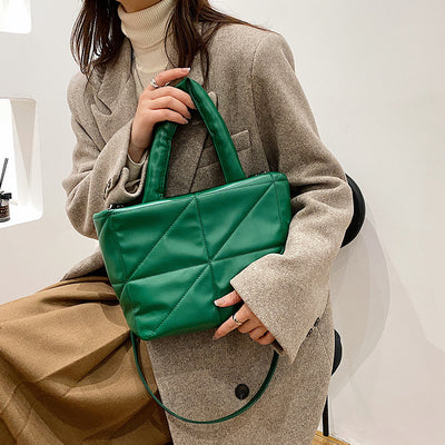 Bolso Mensajero Acolchado de Algodón con Diseño Asimétrico para Mujer - Image 11