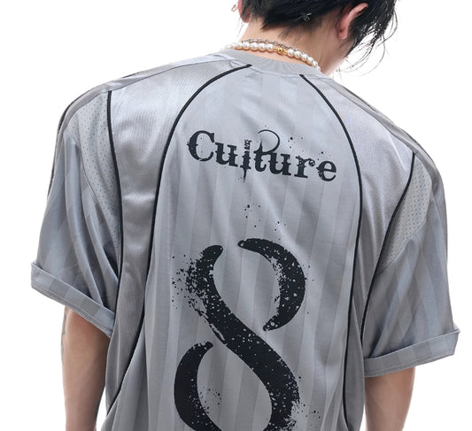 Playera Retro con Costuras en Relieve y Corte Tridimensional - Image 2