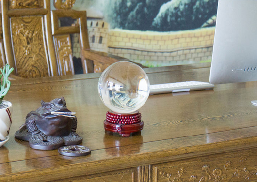 Bola de Cristal con Base de Madera - Image 11