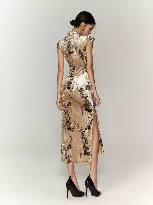 Vestido Cheongsam de Terciopelo Elegante con Movimiento Fluido - Image 4