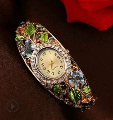 Reloj de Pulsera para Mujer con Diamantes y Diseño Artístico Étnico - Image 3