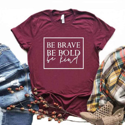 Camiseta Urbana Be Brave Bold con Diseño de Bordes Europeos - Image 6