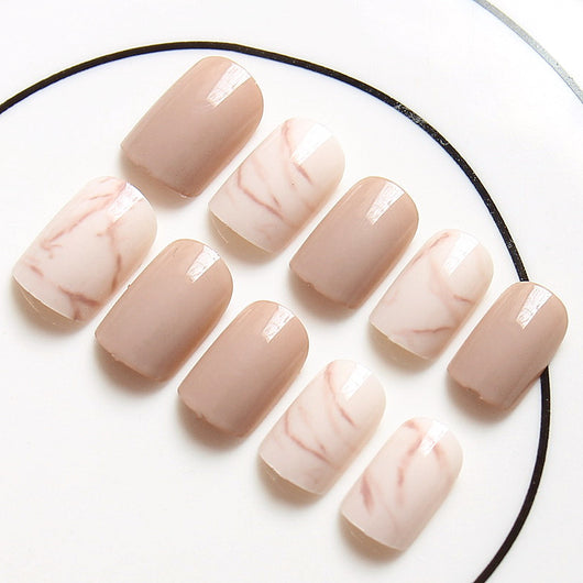 Uñas Postizas Khaki Claro con Efecto Degradado