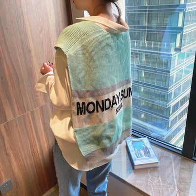 Poncho Tejido Tipo Suéter Oversized con Detalle de Letras