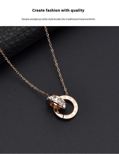 Collar de Acero de Titanio para Mujer con Anillos y Números Romanos - Image 15