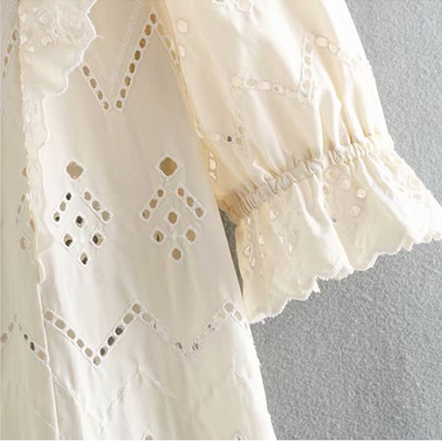 Camiseta Interior de Encaje Calado Versátil para Mujer - Image 5