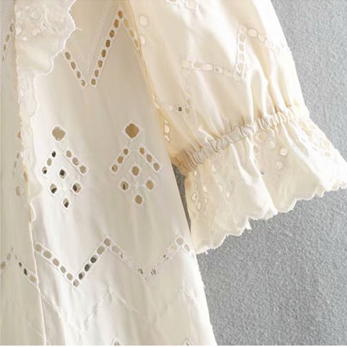 Camiseta Interior de Encaje Calado Versátil para Mujer - Image 5