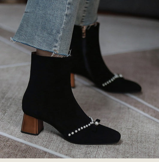 Botas Cortas con Tacón Medio, Punta Redonda y Moño de Perlas - Image 10