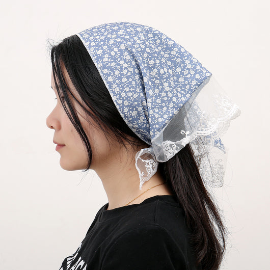 Pañuelo Triangular de Encaje Blanco Pintado a Mano