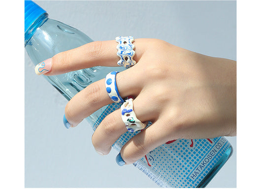 Anillo Artesanal Efecto Goteo en Azul y Blanco para Mujer