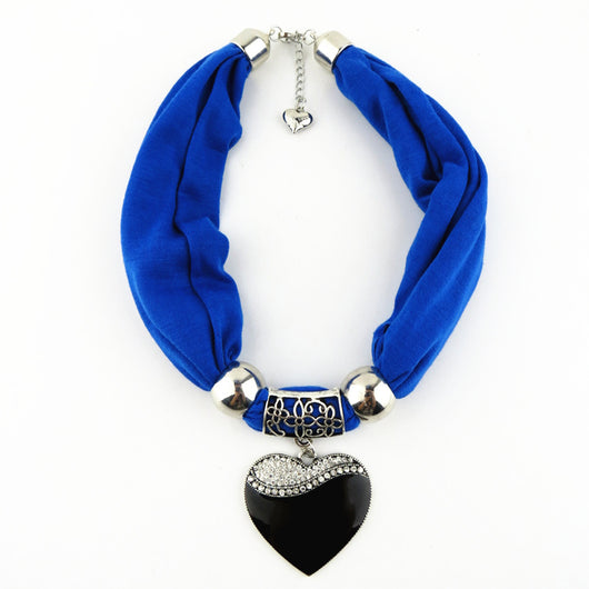 Pañuelo Elegante con Dije de Corazón para Mujer - Image 7