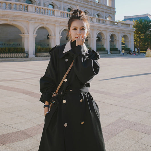 Abrigo Tipo Gabardina Negra Estilo Hong Kong con Caída Elegante - Image 6