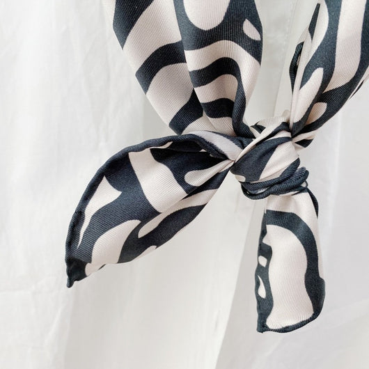 Pañuelo de Seda Twill Mediano Versátil - Image 4