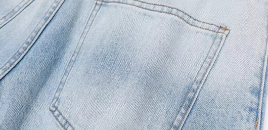 Jeans Azul Desteñido con Detalles Blancos Estilo Americano para Hombre - Image 5
