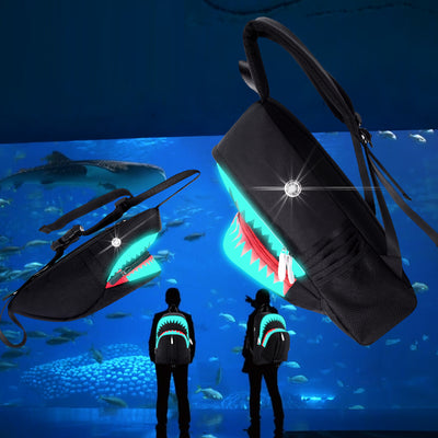 Mochila Tiburón Luminosa con Función USB - Image 4