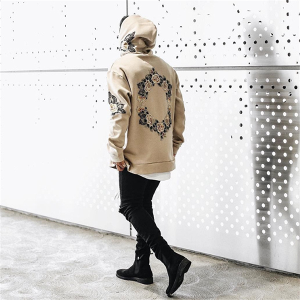Sudadera con Capucha y Bordado en Forro Polar