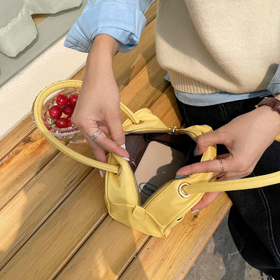 Bolso de Mano Cuadrado con Patrón Lichi - Diseño Minimalista y Elegante - Image 4