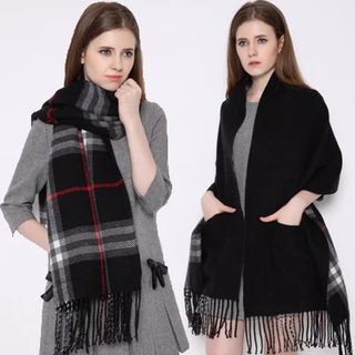 Chal Cashmere con Bolsillos y Flecos a Cuadros - Image 4