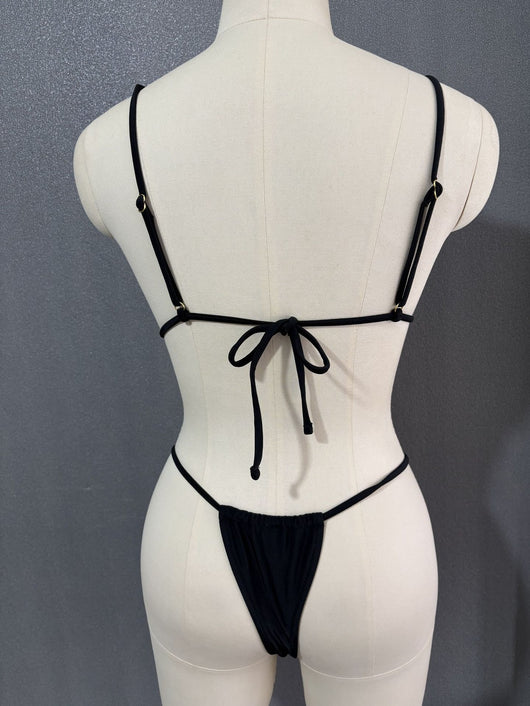 White three-point bikini with gold chain straps on a mannequin, featuring a triangle top and thong bottom. - Image 19