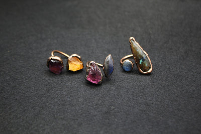 Anillo de Cuarzo Púrpura Vintage Medieval en Piedra Natural
