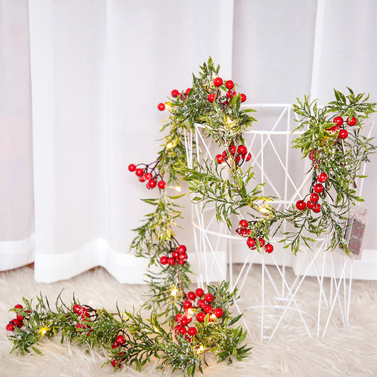 Guirnalda Navideña LED con Frutos Rojos y Hojas - Luz Féerica para Decoración - Image 7
