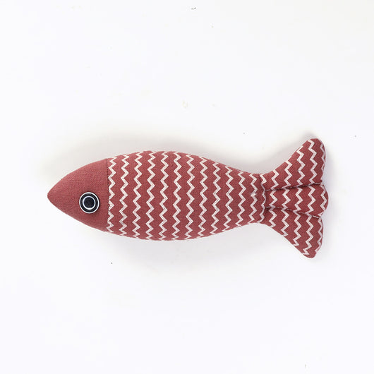 Yellow linen fish cat toy with white zigzag pattern and black and white eye detail on a white background. - Image 4