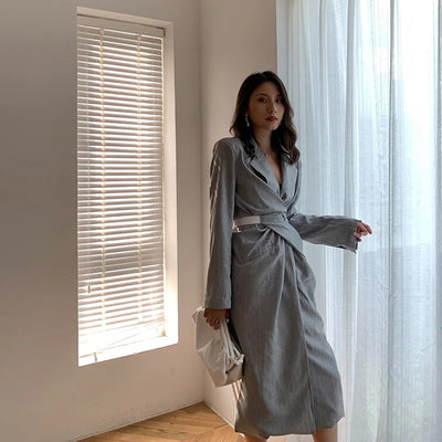Vestido Gris Coreano Cuello V Cintura Marcada Largo Medio - Image 11