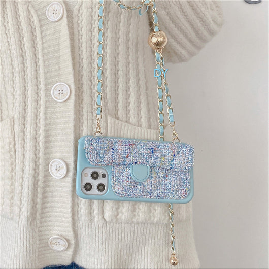 Funda para iPhone con Cadena Dorada y Bola Decorativa - Image 12