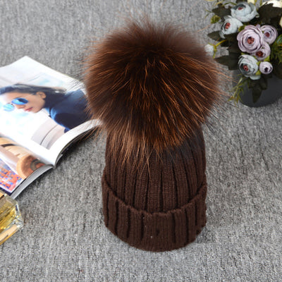 Gorro Invierno Pompón Esponjoso Colores Sólidos - Diseño Elegante y Cálido - Image 10