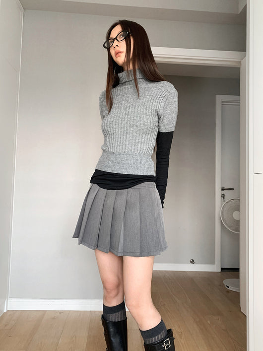 Polera Ajustada de Cuello Alto y Manga Corta - Image 18