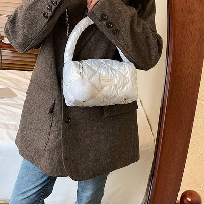 Bolso Bucket de Algodón Espacial con Cadena Metálica y Costura Automotriz - Image 9