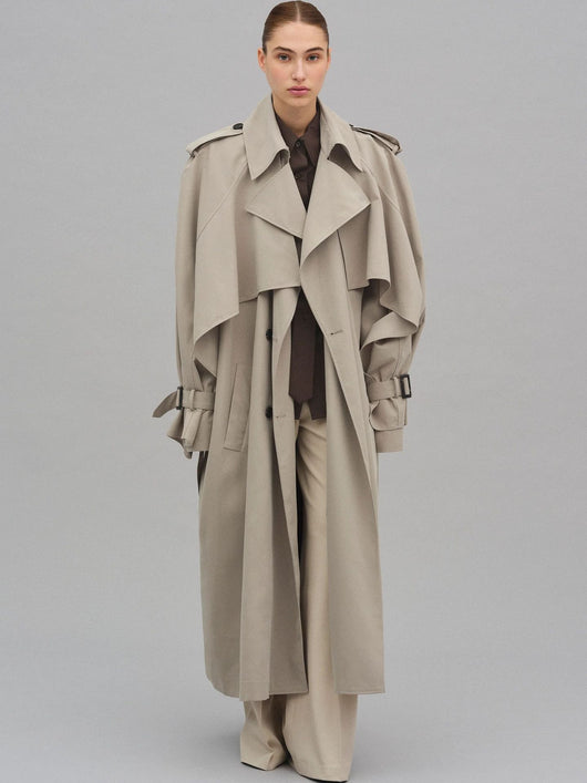Gabardina Larga Beige con Cinturón y Capa - Image 9