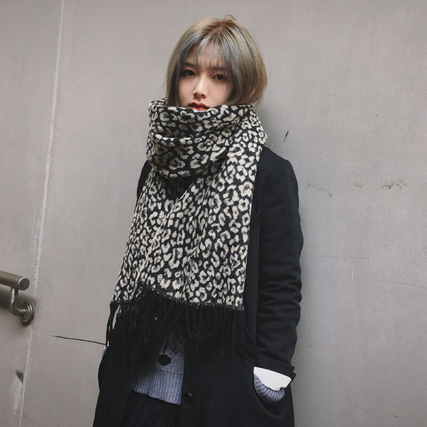 Chal Grueso Cálido con Estampado Leopardo