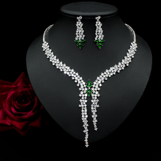 Conjunto de Aretes y Collar de Plata con Circonitas Incrustadas - Diseño Exagerado - Image 3