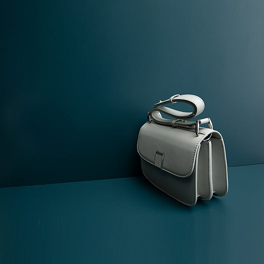 Bolso Messenger de Cuero Genuino para Mujer - Diseño Exclusivo - Image 2