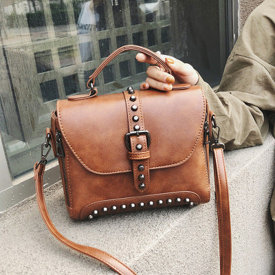 Bolso Vintage con Remaches - Image 5