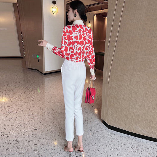 Conjunto de Dos Piezas: Blusa Cropped con Estampado de Corazones y Pantalón - Image 4