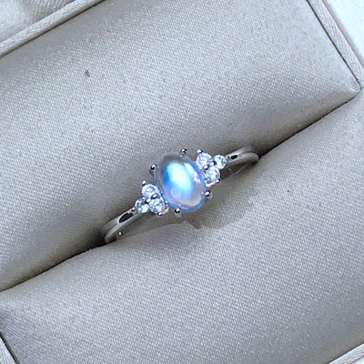 Anillo de Piedra de Luna Azul Natural Engarzada - Calidad Cristal - Image 3