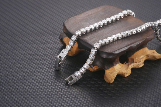 Reloj Pulsera Unisex Acero Inoxidable con Diamantes Incrustados - Image 7
