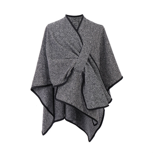 Chal Elegante Negro con Hebilla y Rayas - Image 4