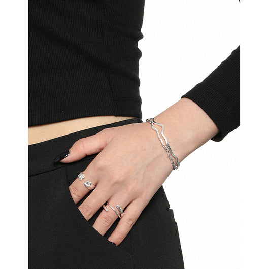 Pulsera de Plata Esterlina con Diseño Minimalista de Líneas Irregulares - Image 7