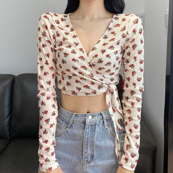 Blusa Floral Ajustada Escote en V con Manga Larga