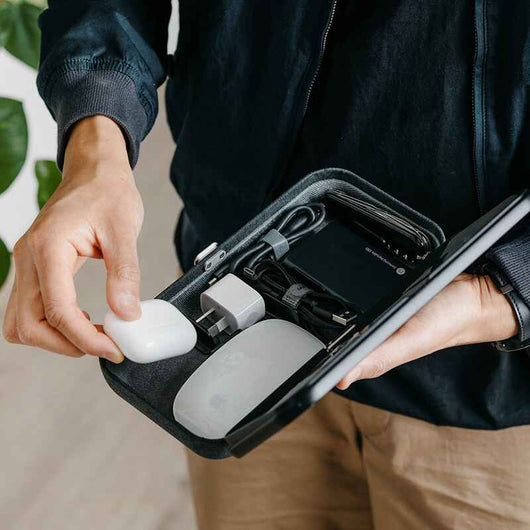 Organizador de Carga Inalámbrica Qi 2 en 1 para Dispositivos Electrónicos - Image 3