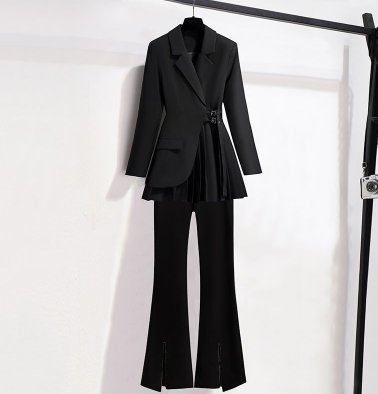 Blazer de Traje Negro con Falda Plisada y Solapa Diseñada para Mujer - Image 5