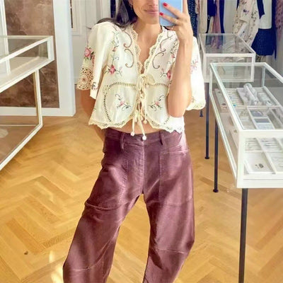Blusa Tejida con Encaje Floral y Cuello en V