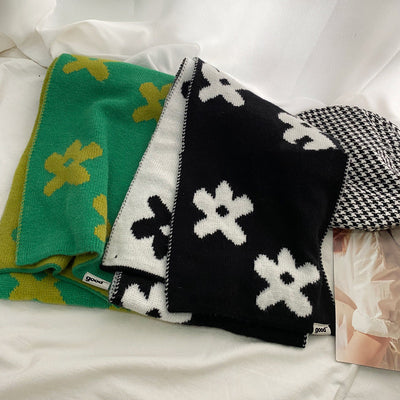Bufanda de Lana Tejida Reversible con Flores - Diseño Doble Cara - Image 9