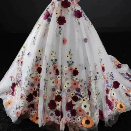 Vestido de Fiesta Floral Elegante con Detalles en Yarn - Image 9