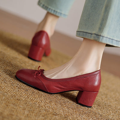 Zapatos de Cuero para Mujer con Tacón Medio y Moño Delicado - Image 2